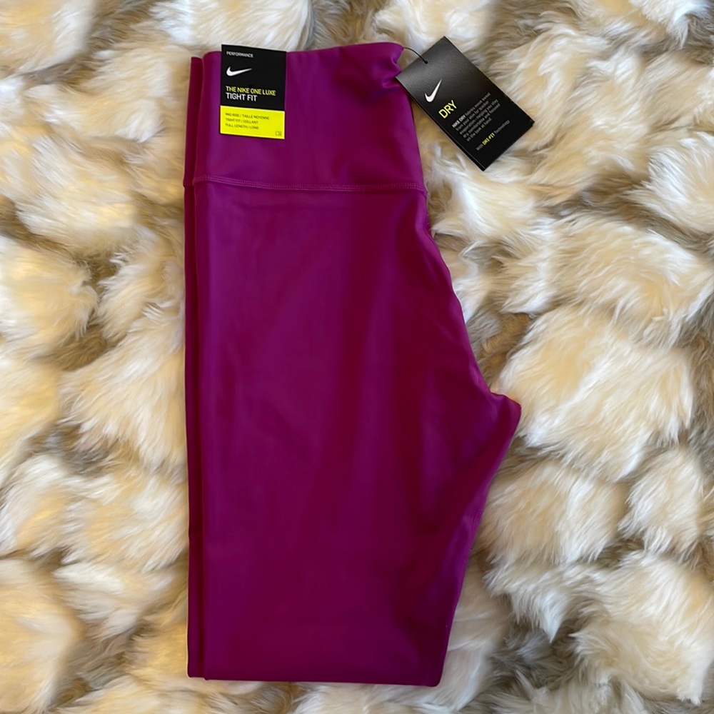 Nike One Luxe Tight Fit Leggings